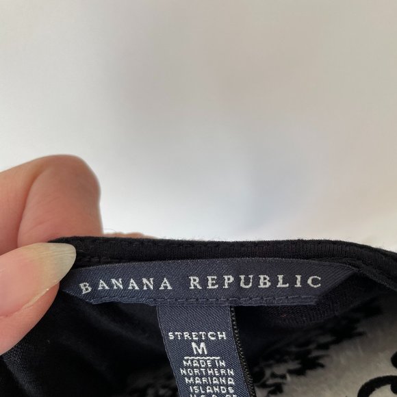 Banana Republic Classic Black Top Size Medium - Picture 3 of 3